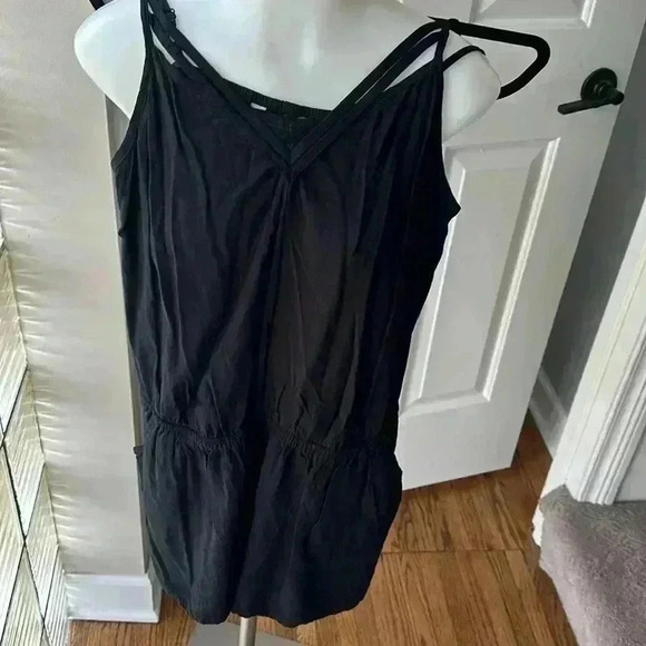 Size M Black Flowy short romper with pockets from Express - Picture 1 of 6